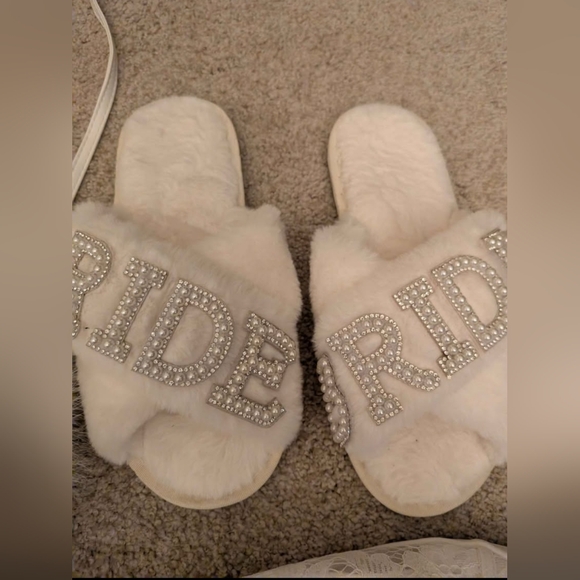 Bridal Set with Shoes, Purse, Tote Bag , Tiaras, And Slippers - Picture 5 of 13